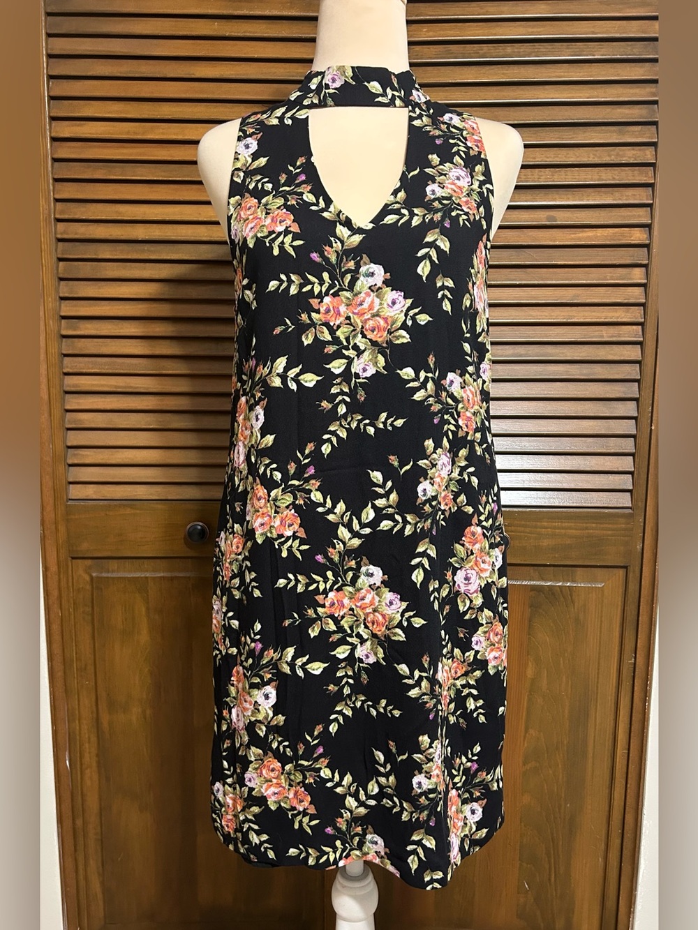 WAYF Black Floral V-Neck Sleeveless Dress with Choker & Keyhole Back Size S